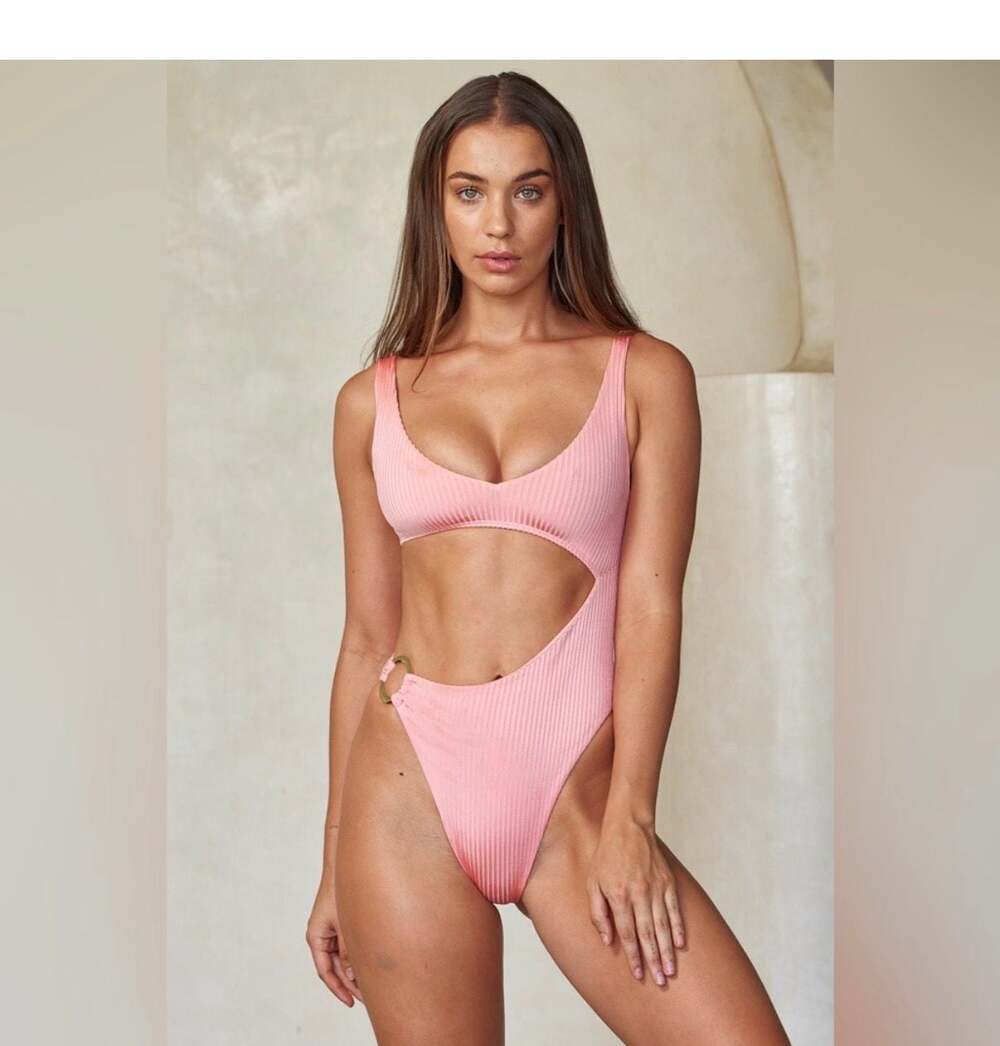 Monday Swimwear st barths’s one piece in guava